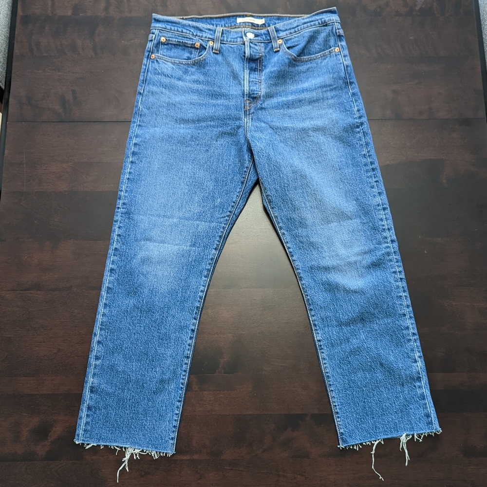 Levi's Straight Leg Jeans in Medium Blue